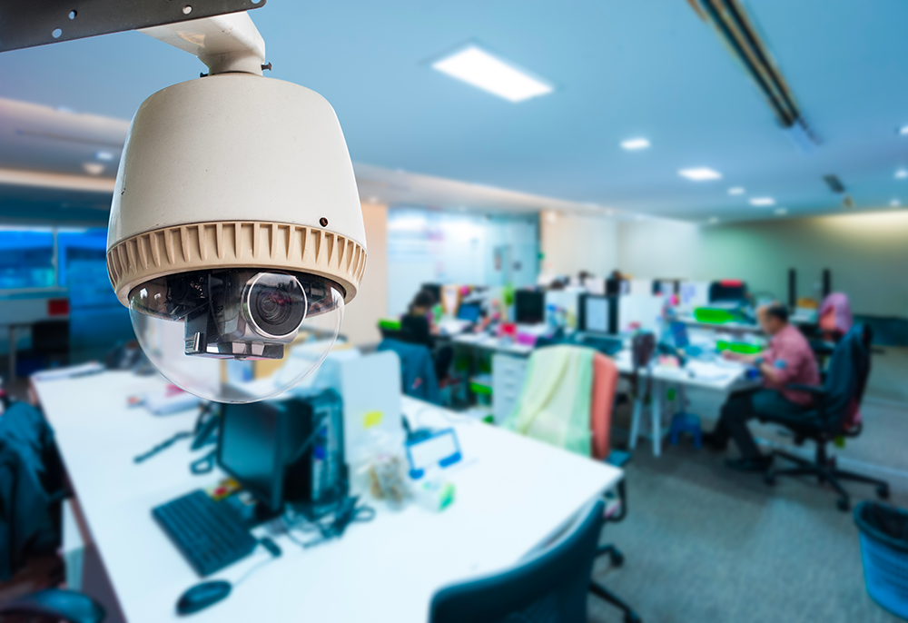 Moet u toestemming krijgen van uw werknemer om een camera op de werkvloer te plaatsen?   